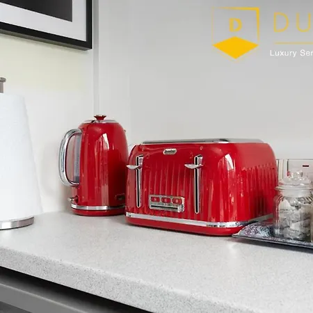 Value !!! - The Cakide, Dubell Serviced Leeds, Up To 2 Guests, Ample Street Parking, Wifi & Netflix *