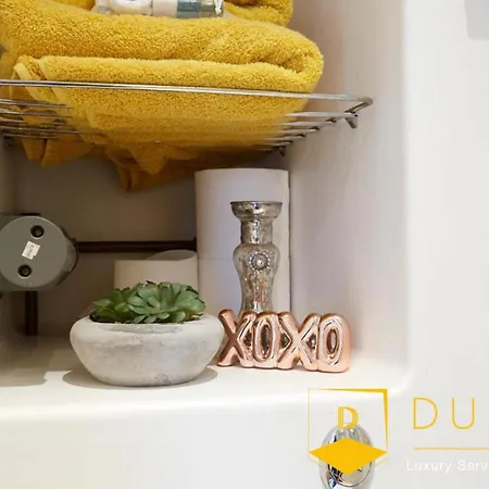 The Cakide: Cozy Serviced With Netflix In