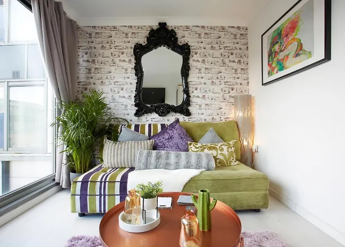 The Cakide: Cozy Serviced With Netflix In Apartment