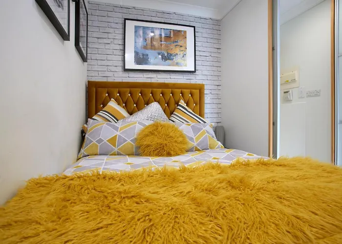 The Cakide: Cozy Serviced With Netflix In *